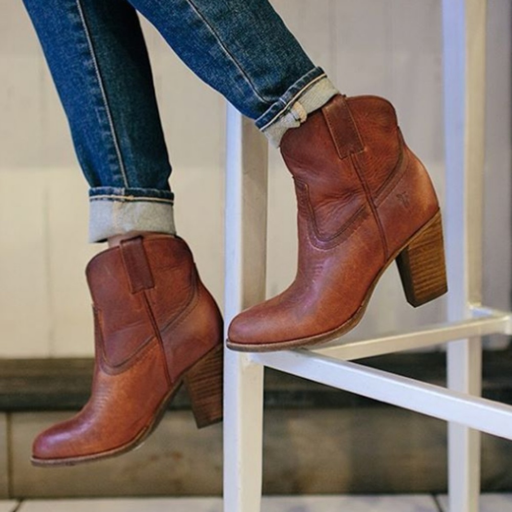 Frye Ilana Short Boots - Cognac
